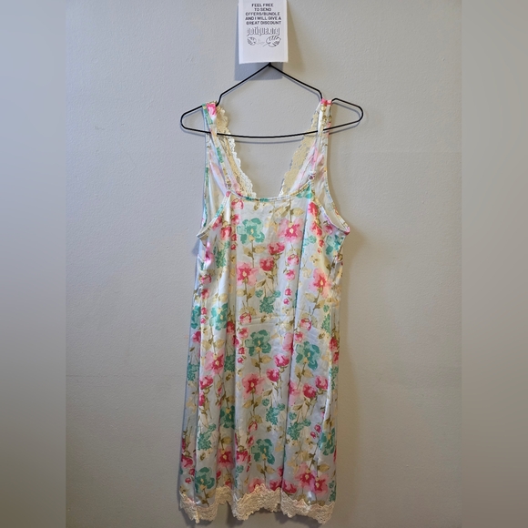 Max Studio Floral Chemise with Lace Trim - Picture 3 of 6